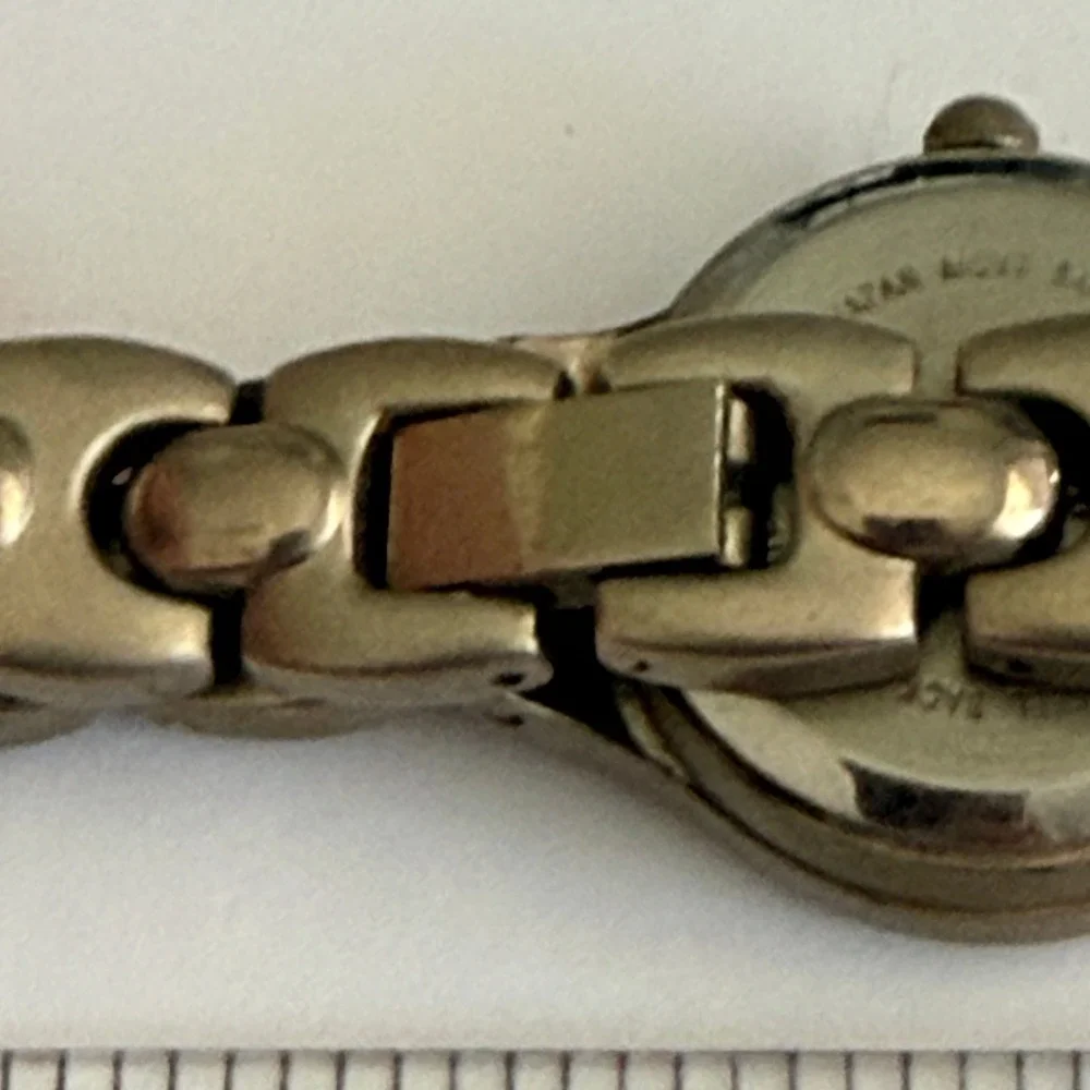 Express LAX1336 Wrist Watch Date Water Resist Silver Tone 7 Inch Womens